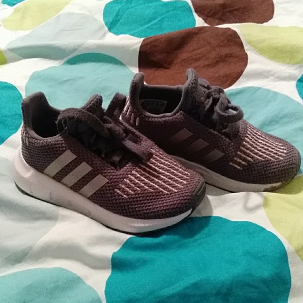 Gray & gold TODDLER Adidas